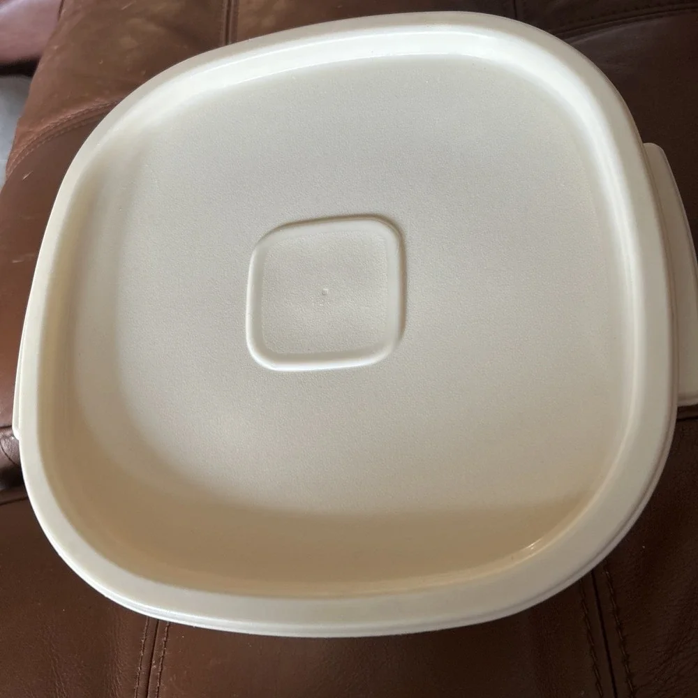 VTG Rubbermaid Large Square Container 2249 - 12 Cups - Beige w/ Matching Lid
